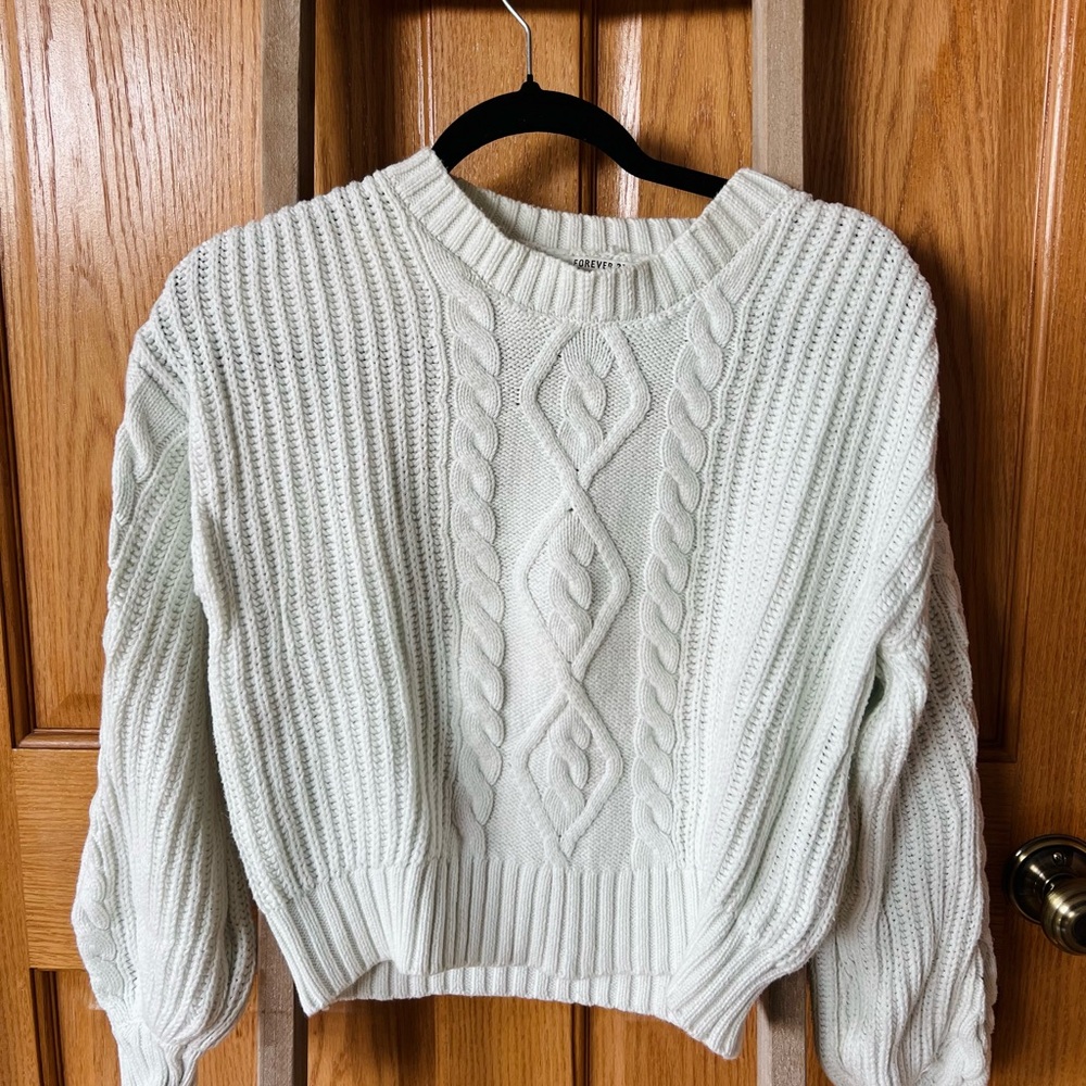 White knitted forever 21 sweater. Size small. Kinda cropped.